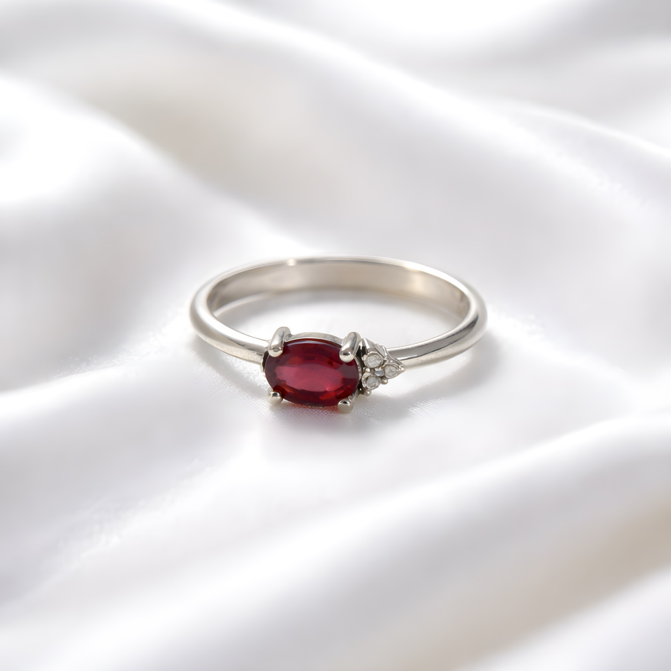 Garnet Taşlı Oval Kesim Gümüş Yüzük