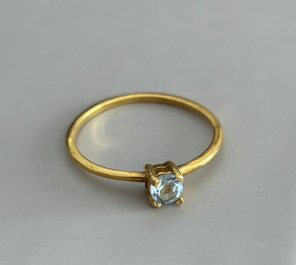 Topaz Taşlı Kare Kesim Gümüş Yüzük (İnce Halka)