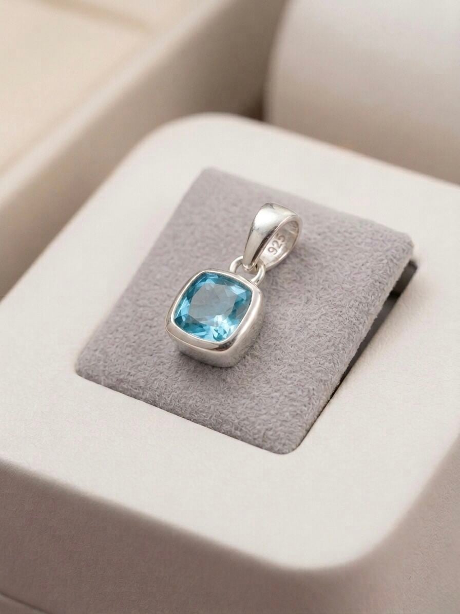 Topaz Taşlı Kare Kesim Charm