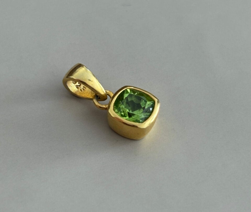 Zebercet Taşlı Kare Kesim Charm